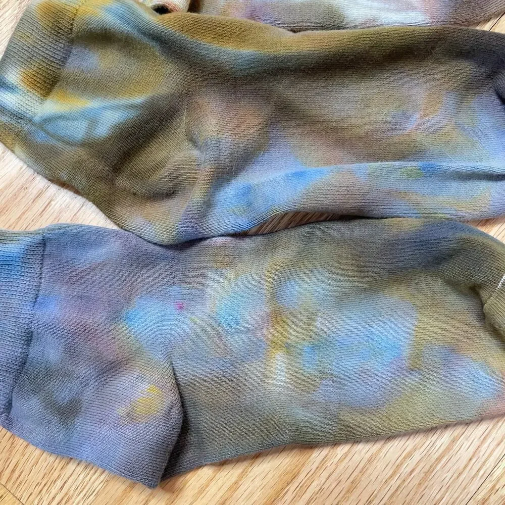 Two pairs of men’s tie dyed ankle socks size 6-10